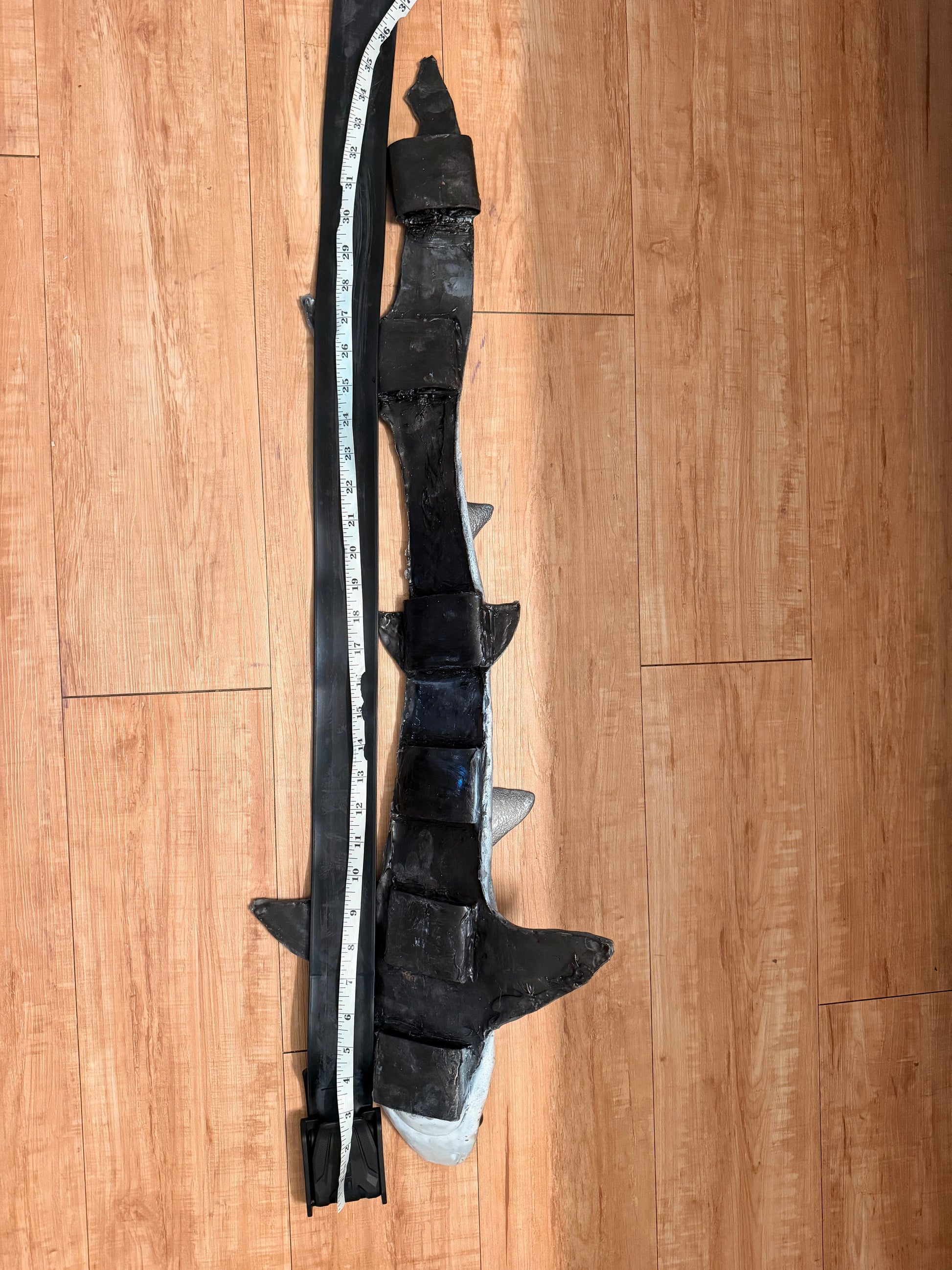 Great white coloration/Black tip Body shape shark weight belt 3.5lbs of added weight