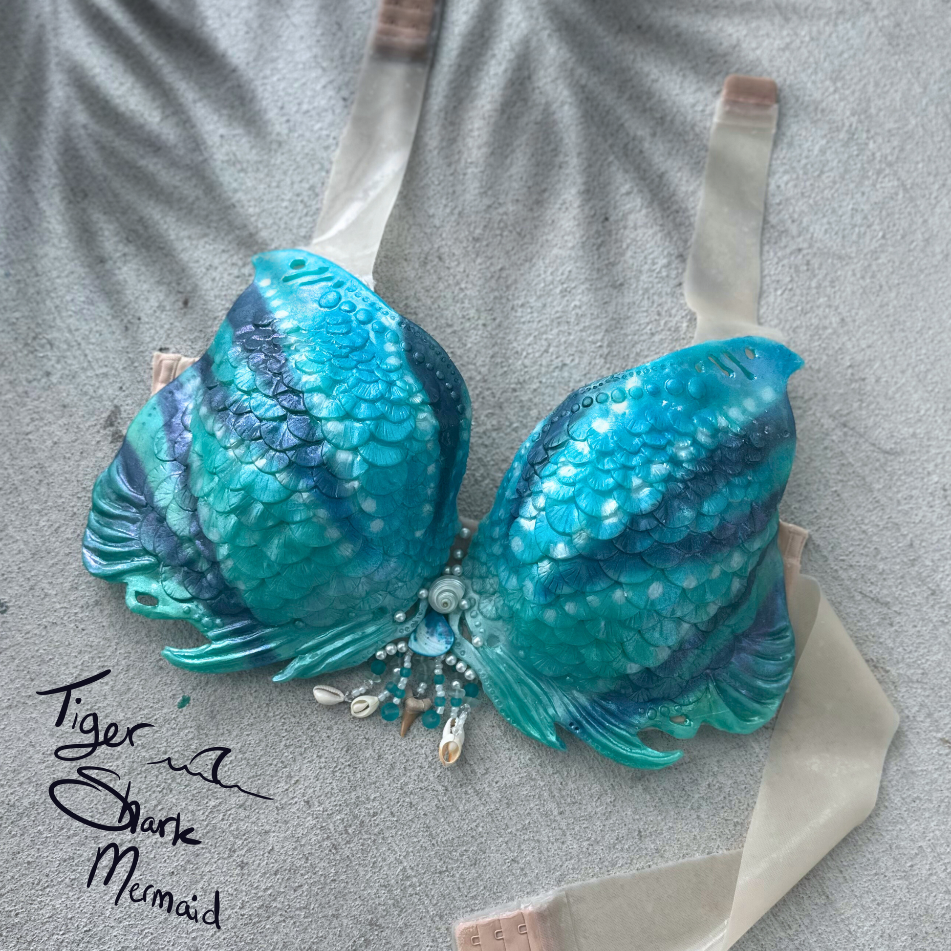 Shark Top Slot, Cup Sizes B,C,D,DD, &DDD